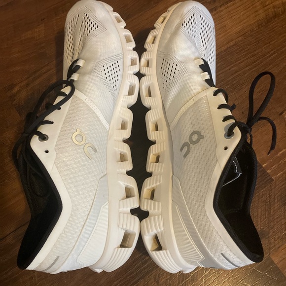 On Cloud X Running White and Black Shoes 11.5 - Picture 5 of 6